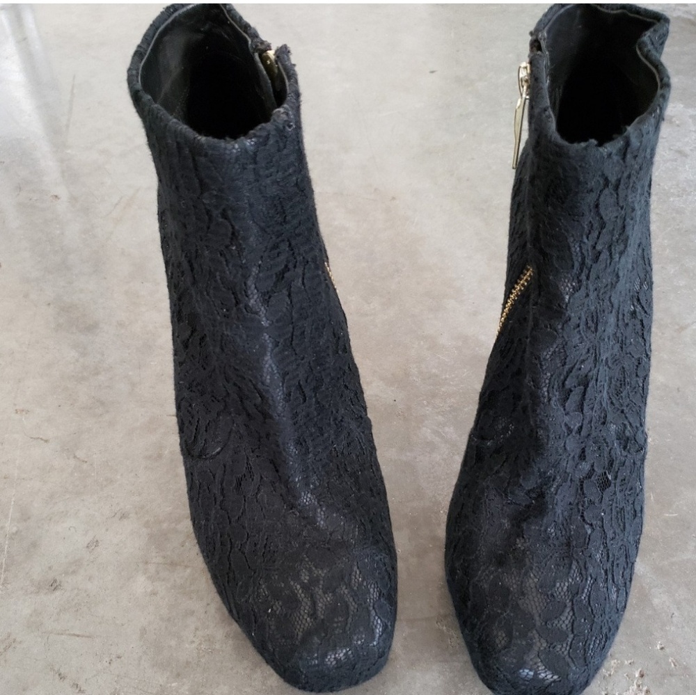 House of Harlow 1960 lace booties